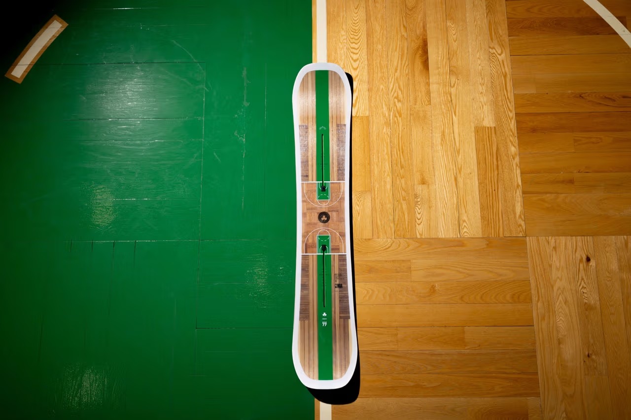 Burton lanza un snowboard hecho con el suelo de parquet de una pista de baloncesto
