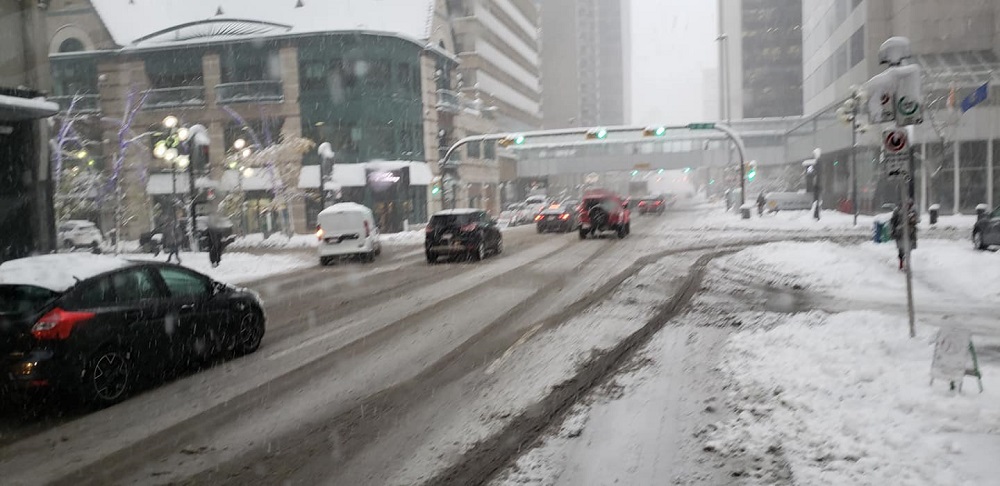 Nevada récord en Calgary con más de 40 cm en 2 horas en la primera tormenta de la temporada