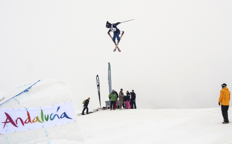 Primera jornada de los campeonatos de España de snowboard y freestyle en Sierra Nevada