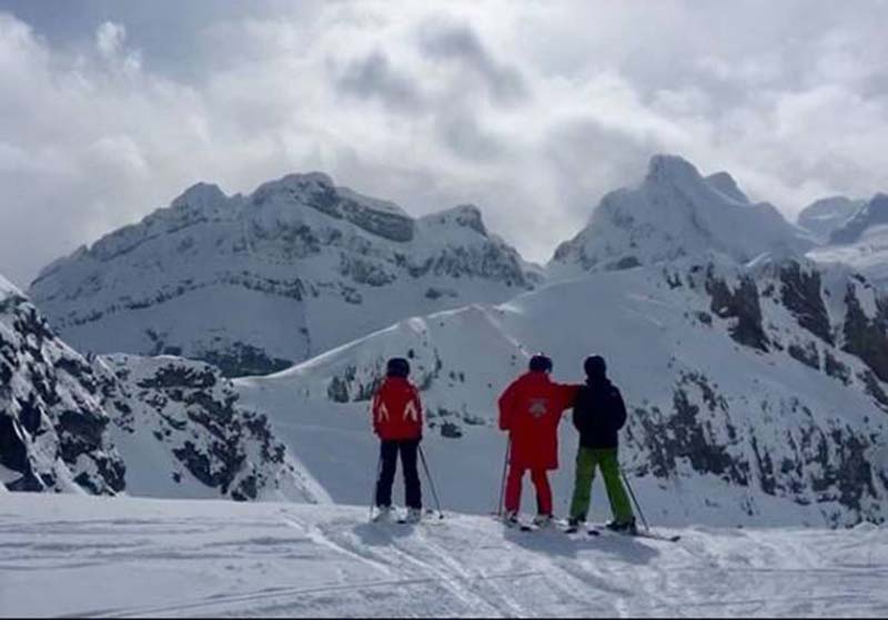 Candanchú encara la recta final de la temporada de esquí con forfaits a 25 euros