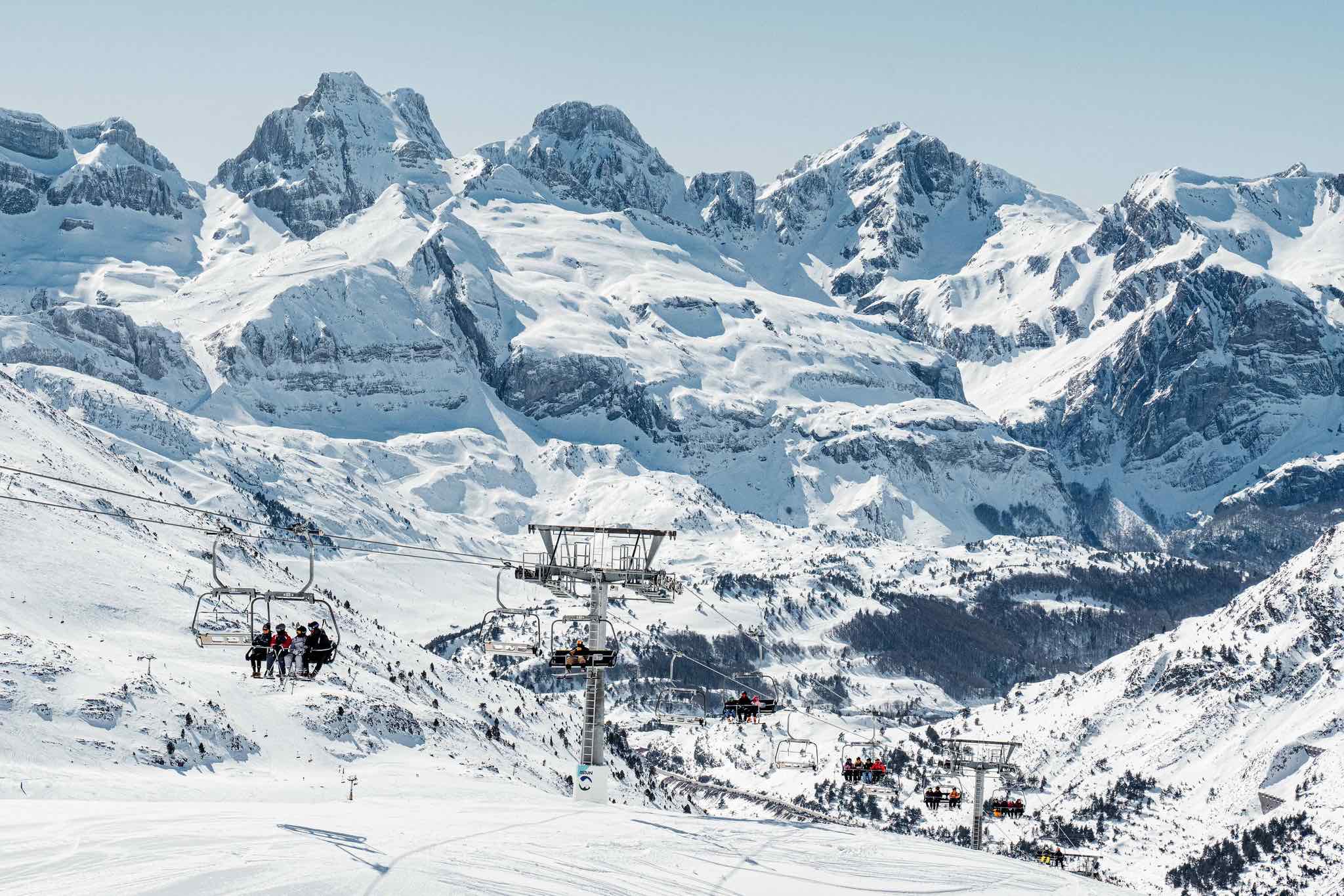 Candanchú, premiada como la mejor estación de esquí de España en los World Ski Awards
