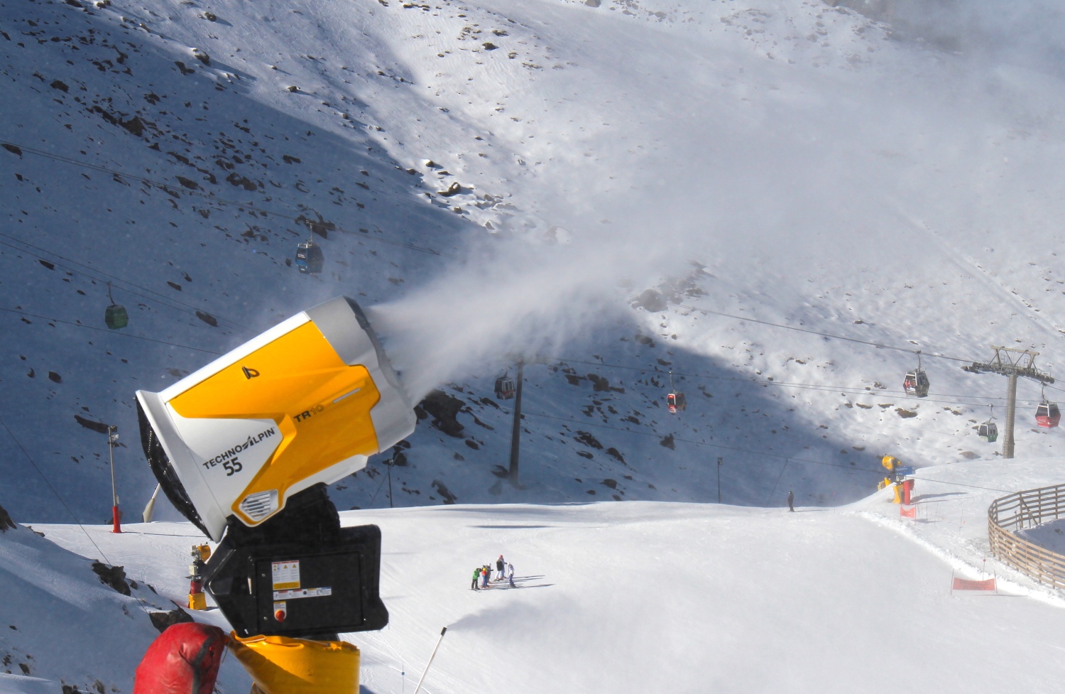Inyección de 5,4 millones a Sierra Nevada para seguir mejorando los sistemas de nieve producida