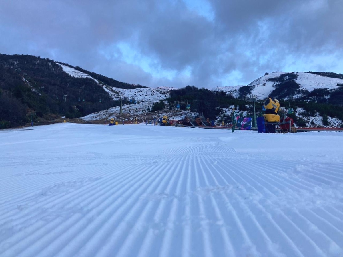Por falta de nieve el cerro Catedral acorta horarios de esquí