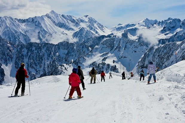 Cauterets, una estación del Grupo N´PY en los Pirineos franceses. Imagen de archivo de Mattieu Pinaud