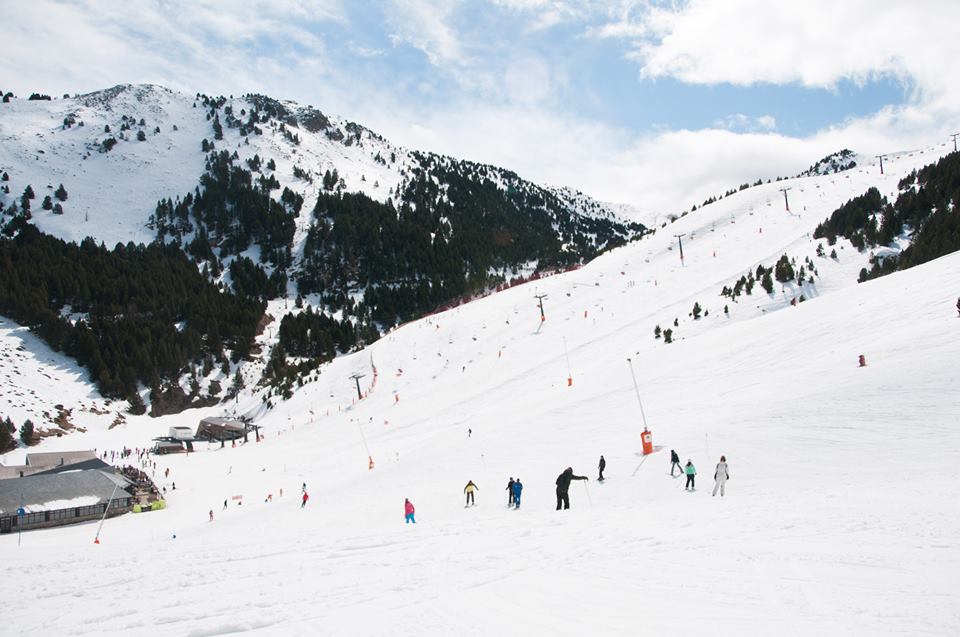 Fallece un esquiador madrileño de 63 años en la estación de Cerler