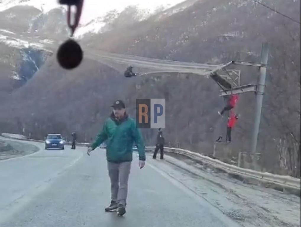 Un esquiador menor de edad cae de un telesilla de Cerro Castor y no se mata de milagro