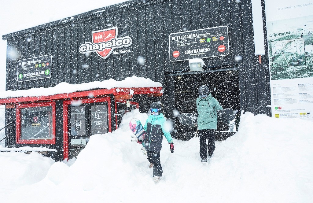 Las fotos del primer día de apertura de Chapelco bajo una intensa nevada y 3 metros de nieve