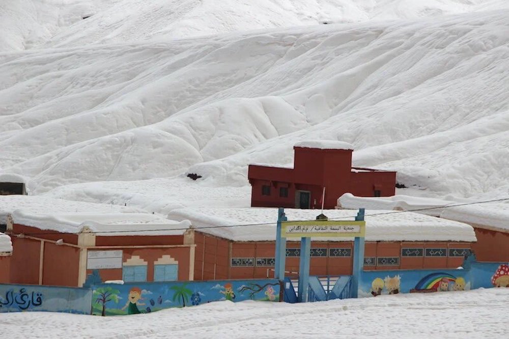 Una nevada sin precedentes deja 87 pueblos de Marruecos aislados
