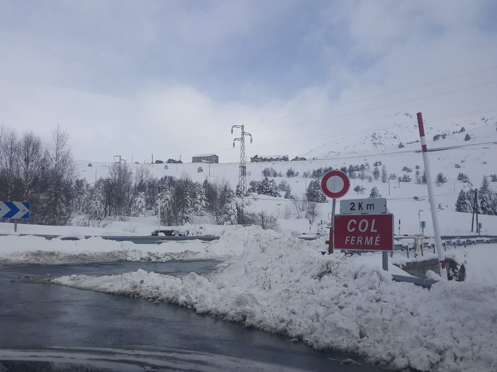 La nevada corta durante horas los accesos a Andorra por Francia generando colas kilométricas