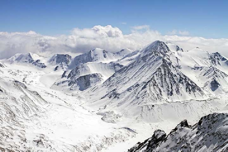 Fallecen siete turistas de una universidad rusa a causa de una avalancha en Siberia