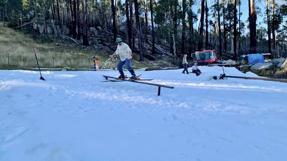 Las estaciones de Australia empiezan a fabricar nieve artificial para arrancar la temporada de esquí
