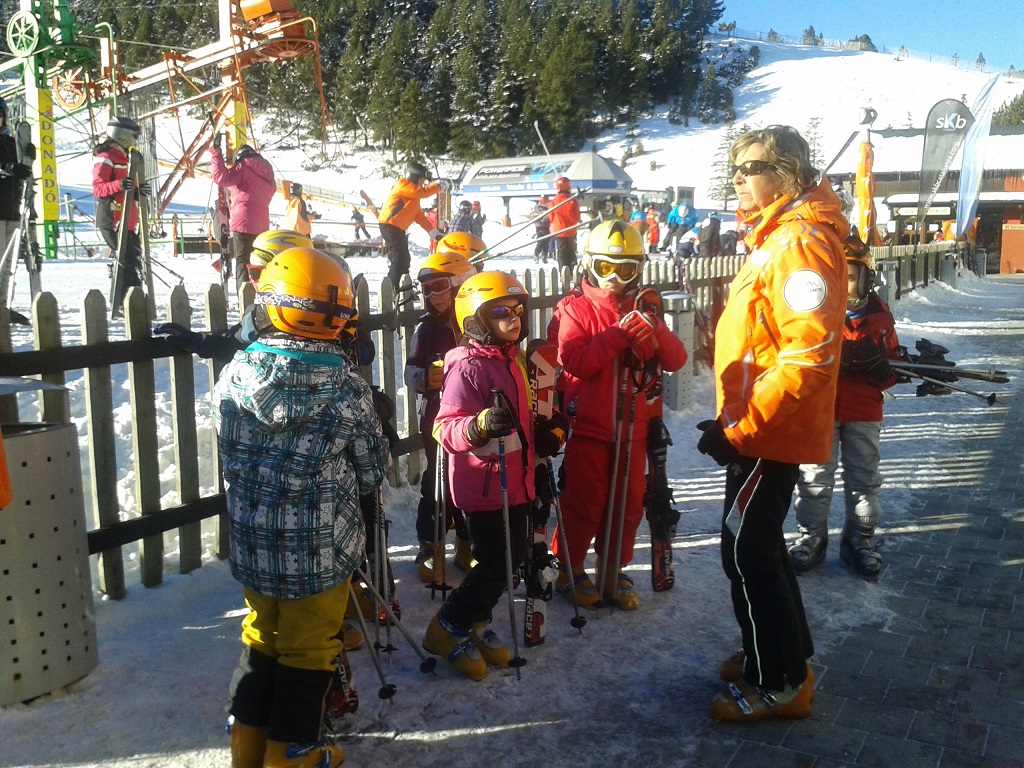 Se inicia el programa "Sport Blanc Escolar" en el Pirineo catalán, el esquí una asignatura más