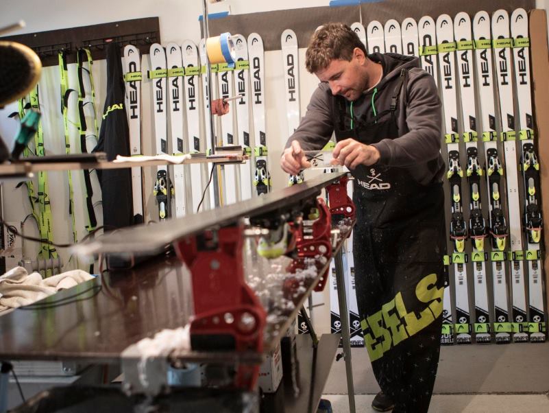 How to store ski equipment?