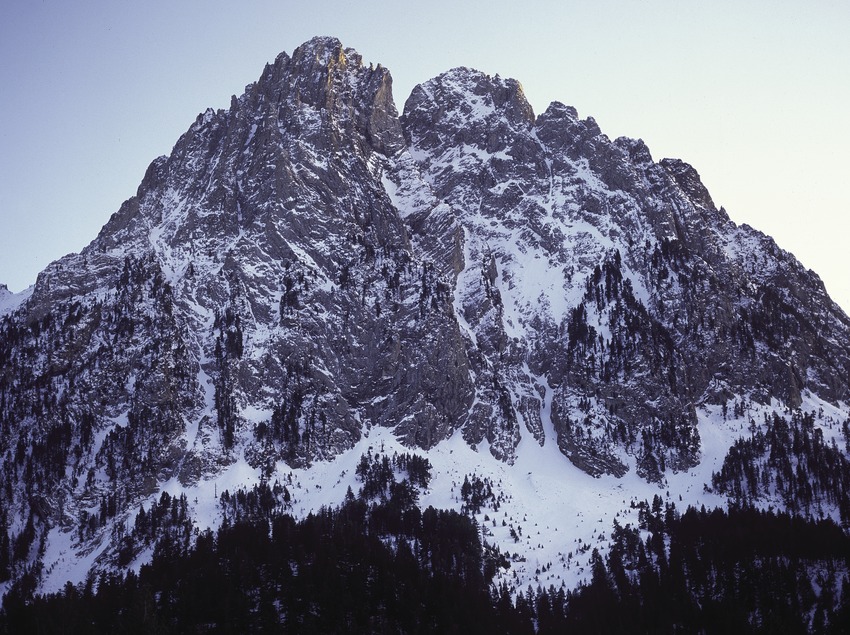 Rescate de tres montañeros atrapados cerca de la cima del Gran Encantat, Parque Nacional de Aigüestortes 