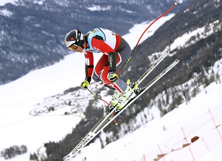 Erik Guay rompe pronósticos y se hace con el Supergigante en St. Moritz