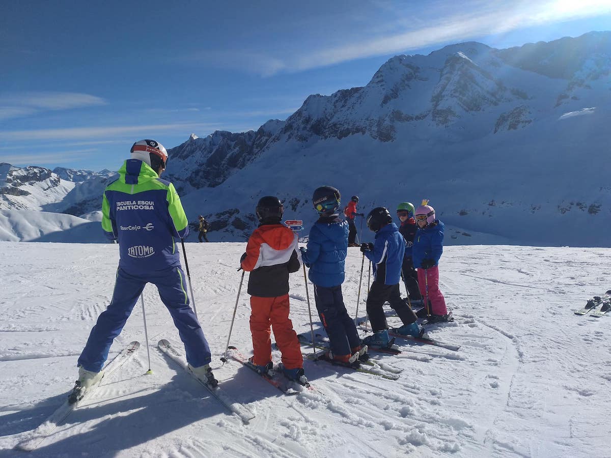 Un tribunal aconseja acabar con el monopolio de las clases de esquí en Formigal