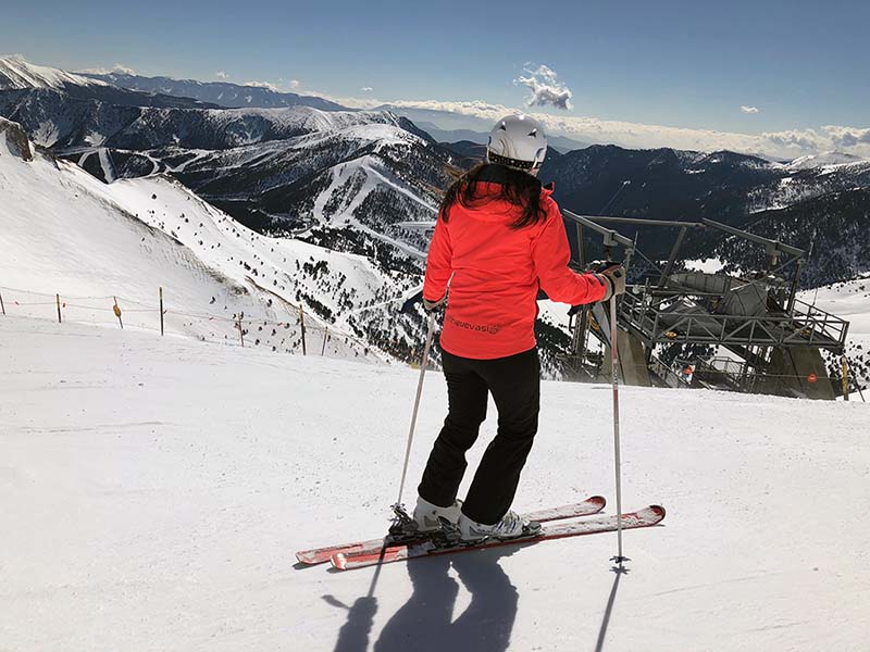 esquiadora-arinsal-vista-pal