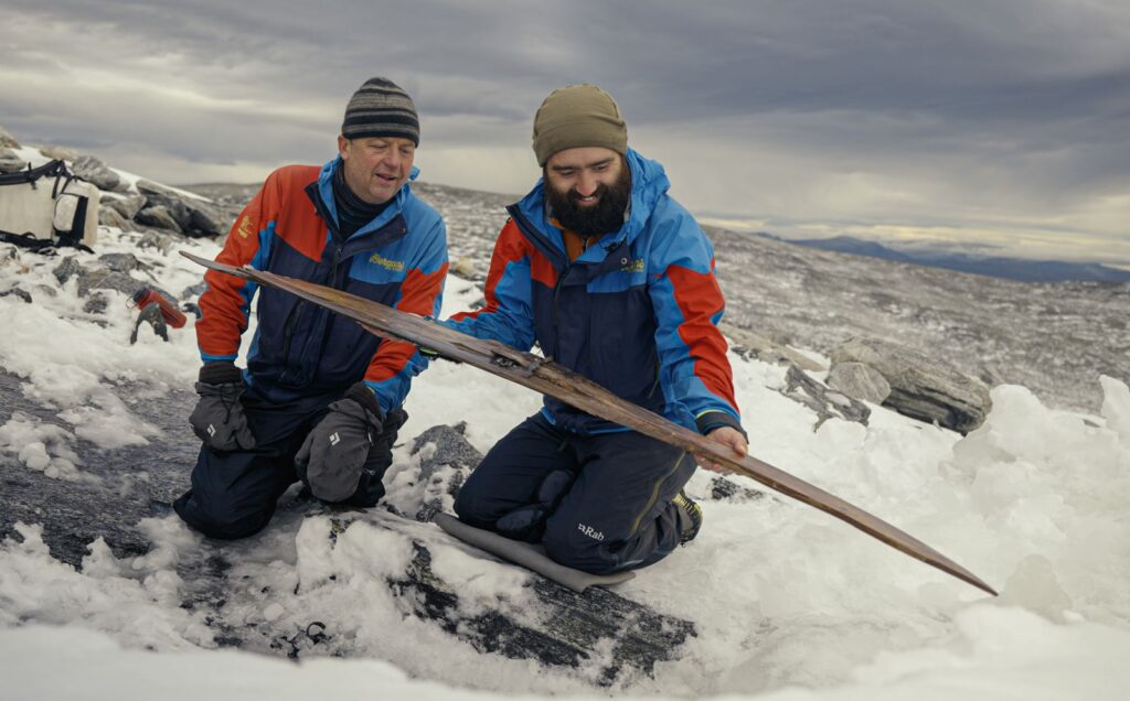 Hallado en Noruega el segundo esquí de la pareja de esquís más antigua del mundo