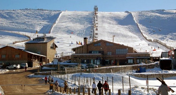 El alcalde de Béjar ofrece esquí gratuito a los universitarios en La Covatilla
