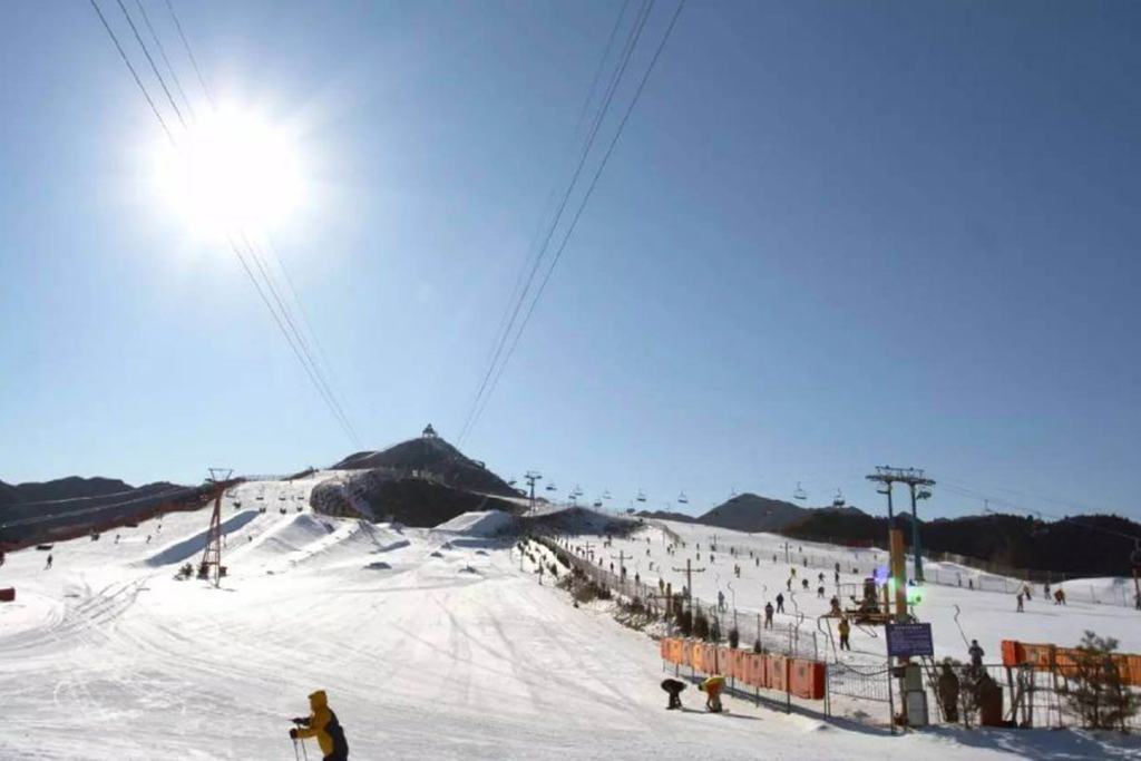 Día soleado en Beijing Snow World Ski Park