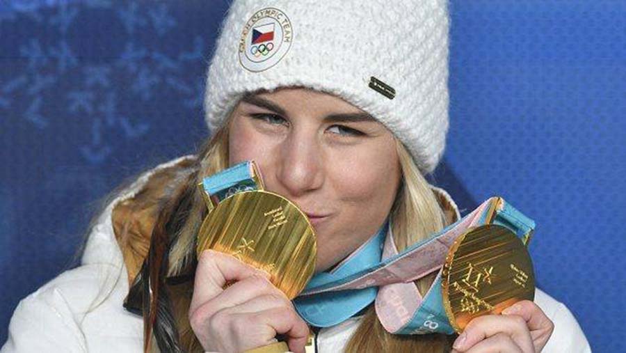Ester Ledecka consigue ganar el oro en esquí y snowboard por primera vez en unos Juegos