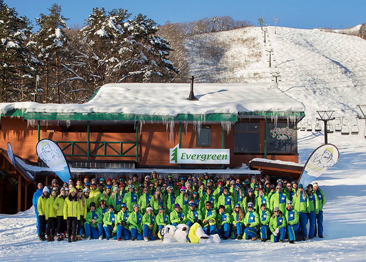 ¿Quieres trabajar en escuelas de esquí de Japón? Hay empleos para extranjeros