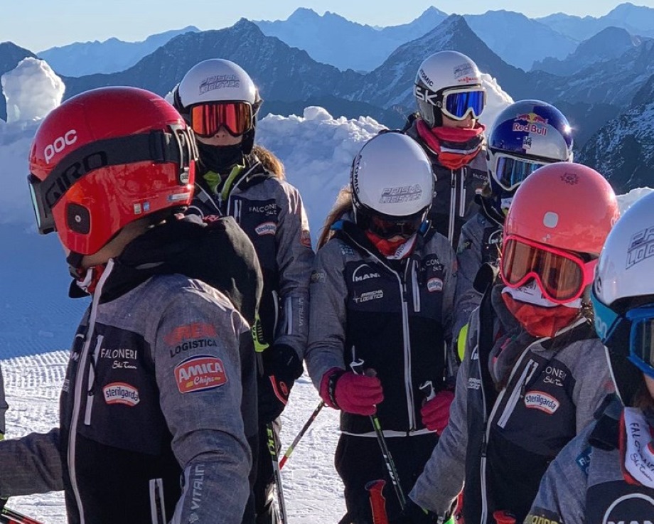 Italia obliga a esquiar con seguro a terceros, casco hasta los 18, certificado Covid y sin haber bebido