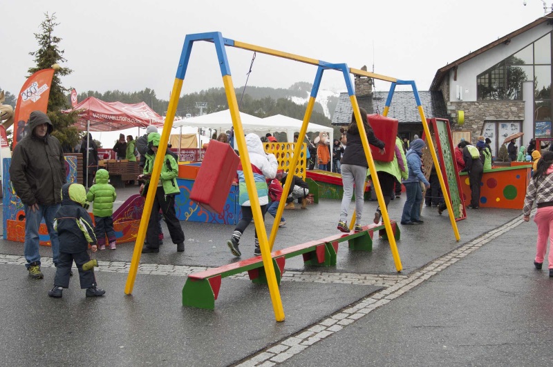 La Fiesta de la Nieve del Club Piolet reúne más de un centenar de niños en Vallnord Pal