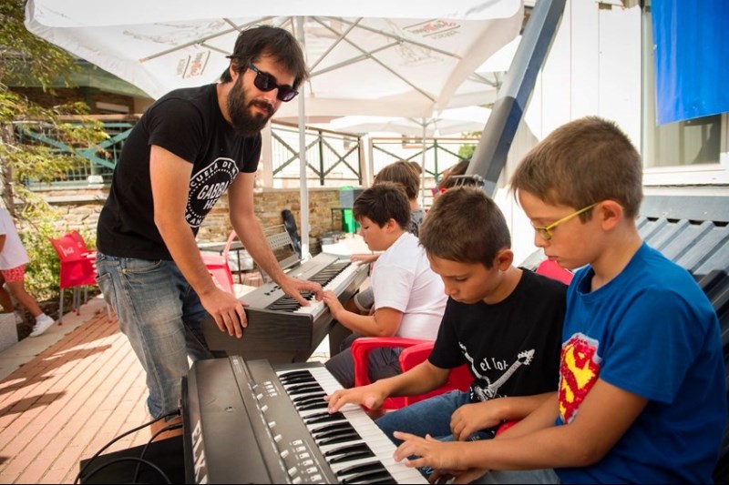 Festival de Rock de Sierra Nevada por todo lo alto: Talleres Musicales para los mása pequeños con un éxito de participación
