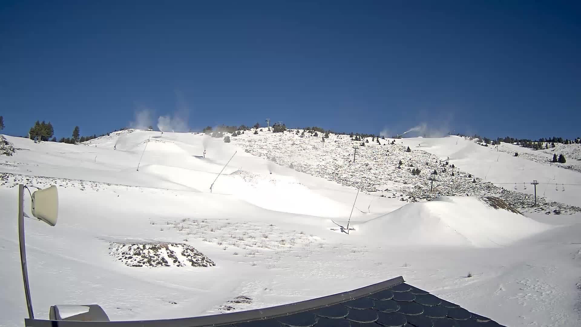 Los Pirineos en la diana de la Justicia: Font Romeu acusada de drenar un lago para producir nieve