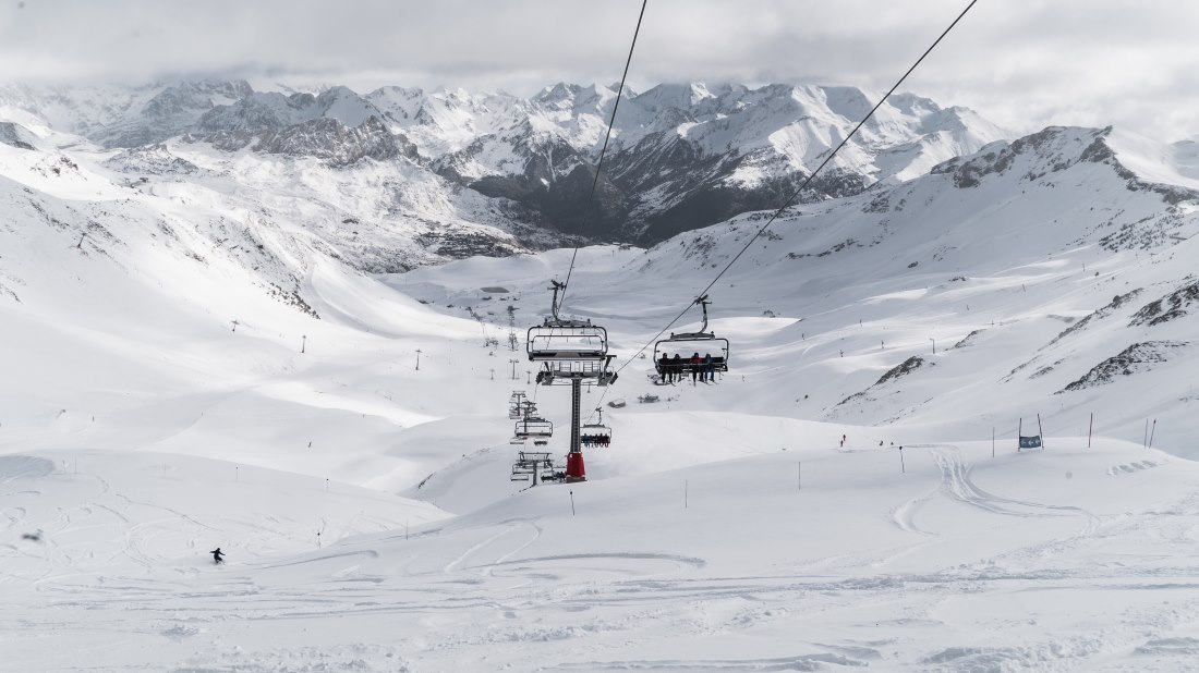 Imágenes de la nevada en las estaciones de esquí de Aramón