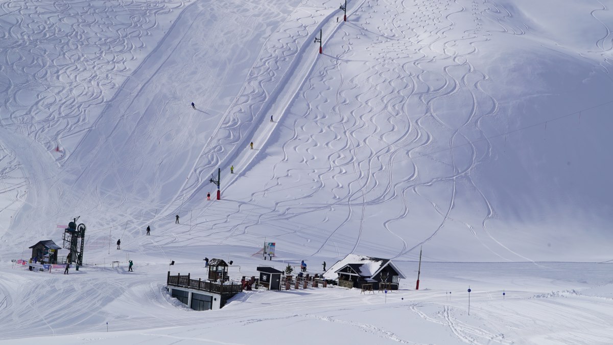Las nevadas dejan hasta 30 cm en las estaciones de Aramón en el Pirineo 