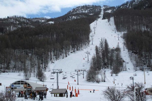 Muere un esquiador en Formiguères al chocar con un árbol