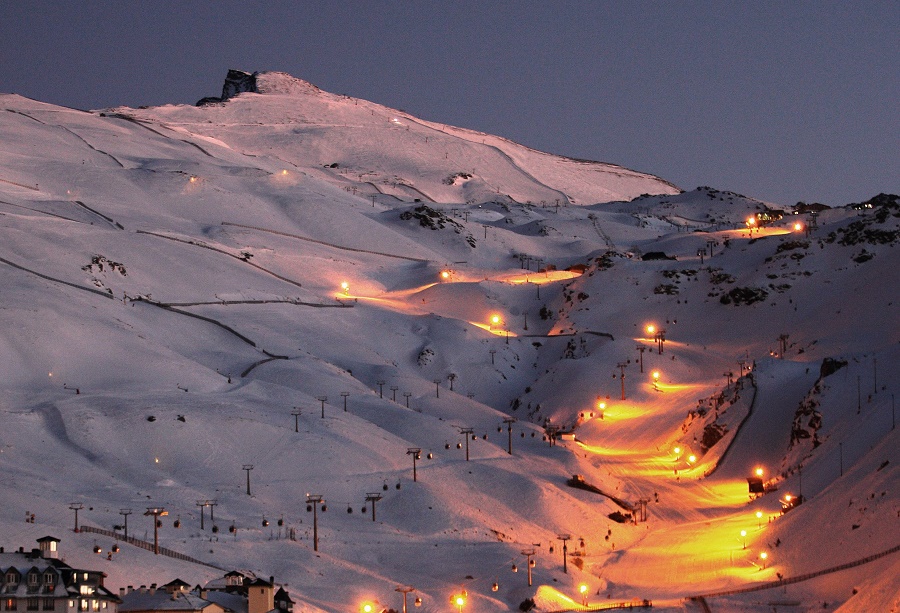 Más pistas para la noche andaluza de Sierra Nevada que suma casi 6 km de esquí nocturno 
