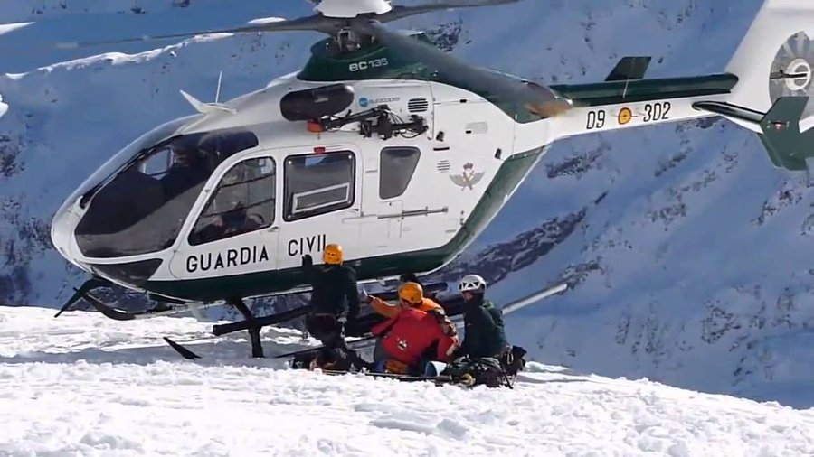 Una pareja de esquiadores de montaña rescatados en la Brecha de Rolando (Ordesa)