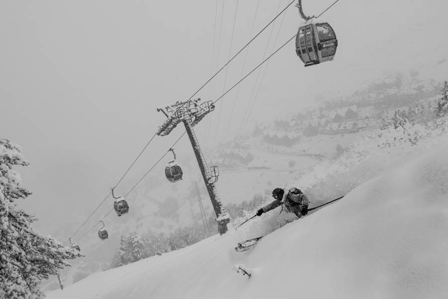 Las condiciones de nieve de Baqueira permiten una buena jornada de freeride en el Valle de Arán. Foto: Txema Trull