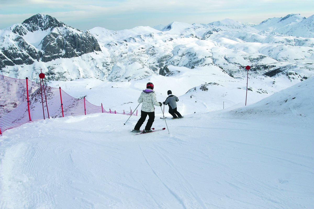 Asturias estudia flexibilizar el calendario de la campaña de esquí para años venideros