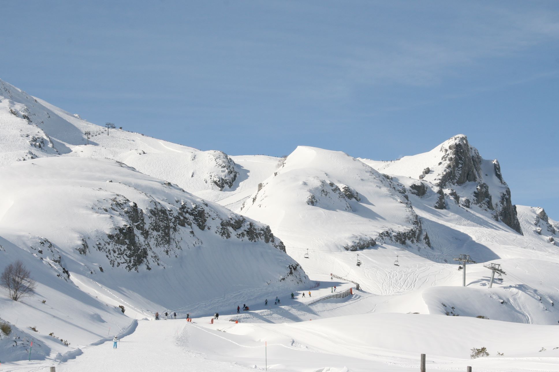 Asturias cambiará la normativa que limita el desarrollo de Fuentes de Invierno