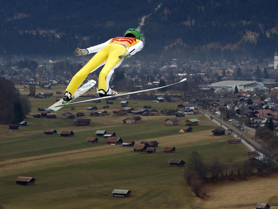 Peter Prevc vuela en Garmisch-Partenkirchen 