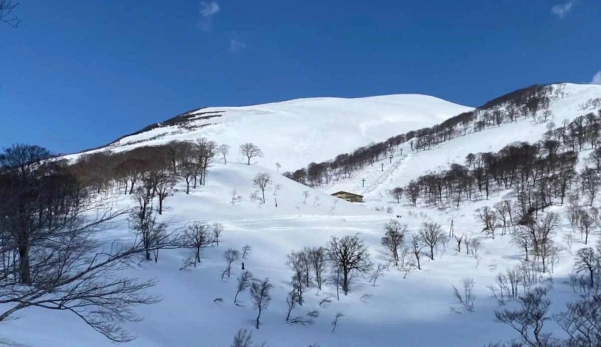 La estación de esquí de verano en el Monte Gassan, Japón, abre la temporada