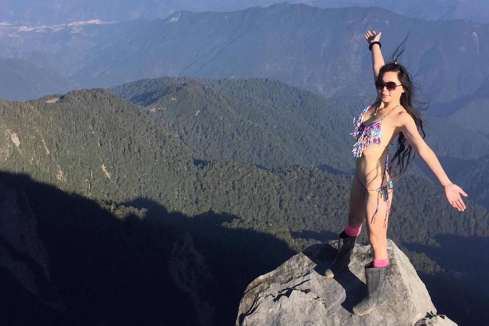  La popular "escaladora del bikini" taiwanesa Gigi Wu muere al caer por un barranco