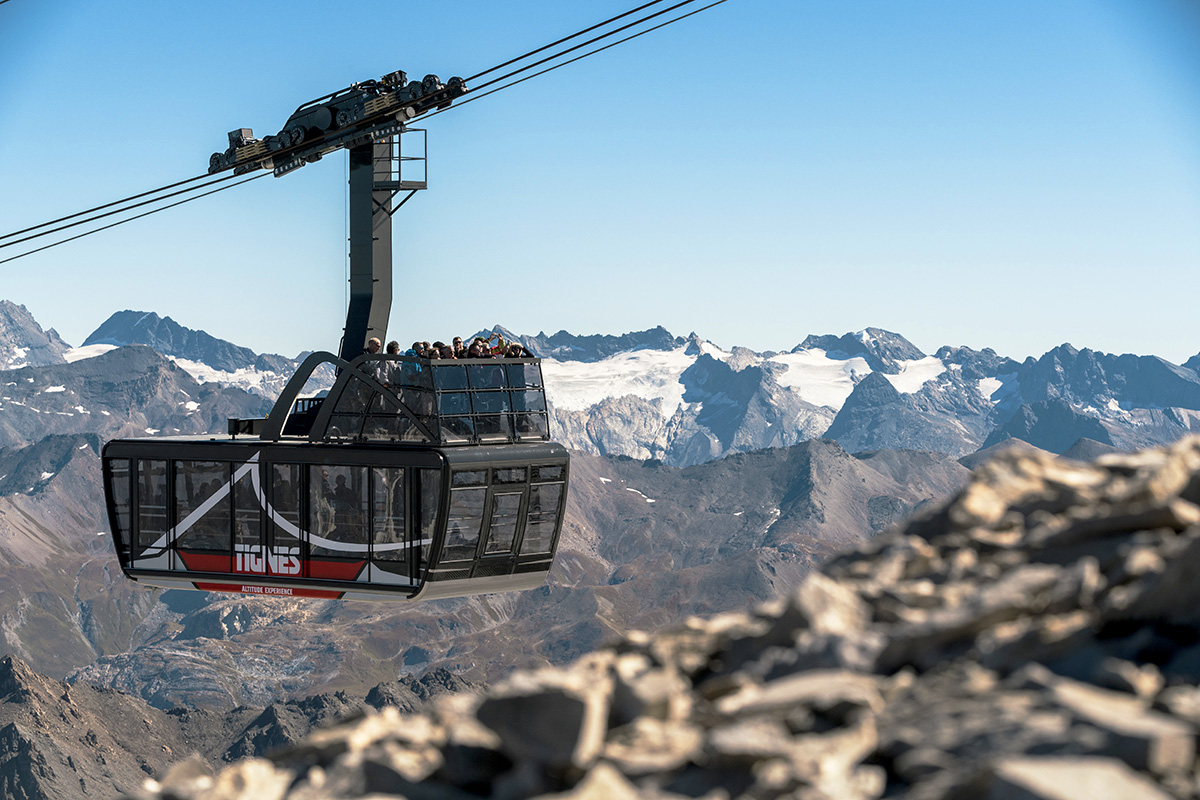 Tignes inaugura el esquí de verano el 22 de junio y estrena un teleférico “descapotable” con terraza