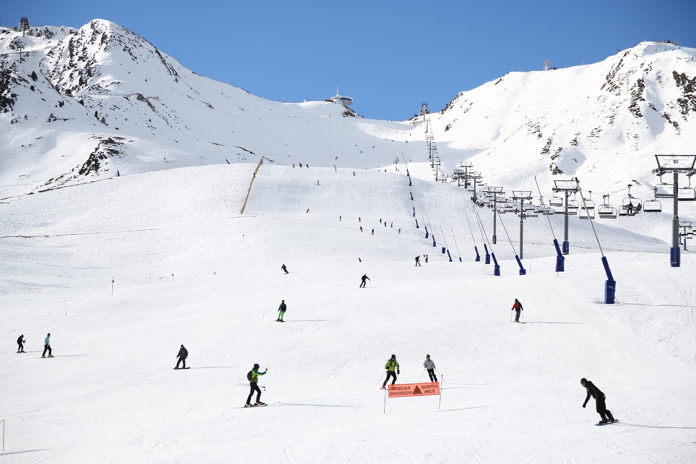 Sumergido Respectivamente Subrayar El 85% de la industria del esquí cree que las estaciones abrirán la  temporada de