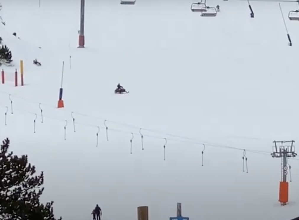Polémica porque las motos de nieve se adueñan de las pistas de esquí de Andorra