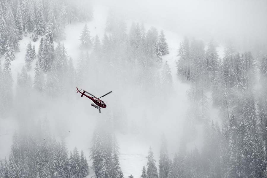 Una avalancha siega la vida de tres esquiadores españoles en Suiza