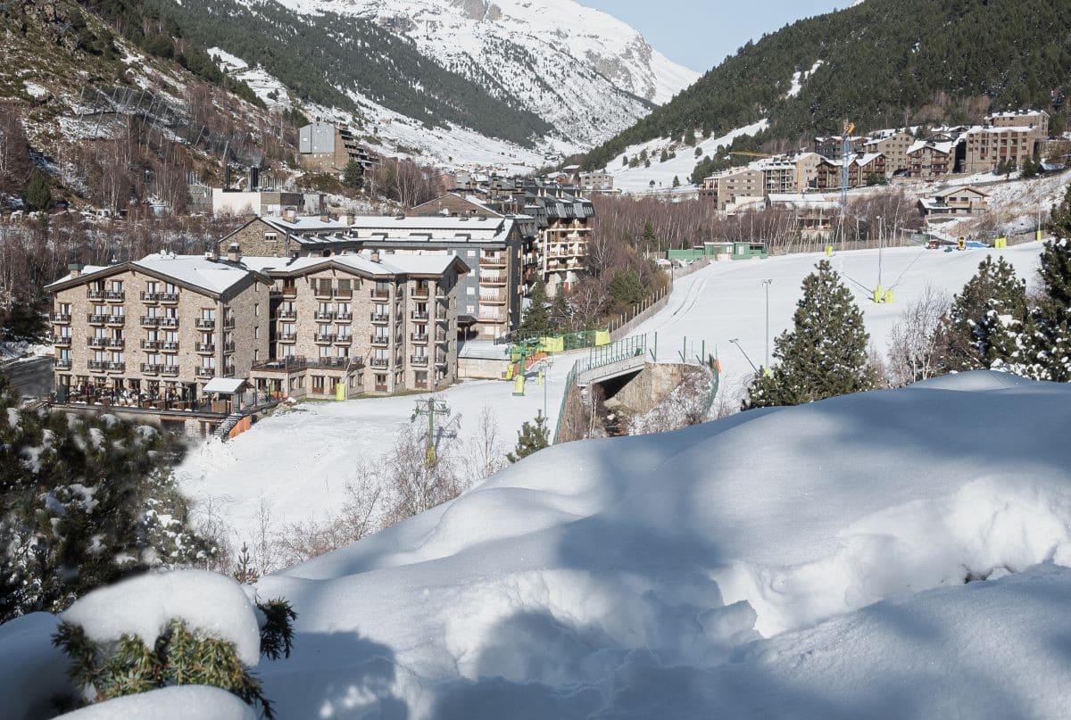 Abre un hotel de lujo con dos pistas de esquí privadas en Andorra