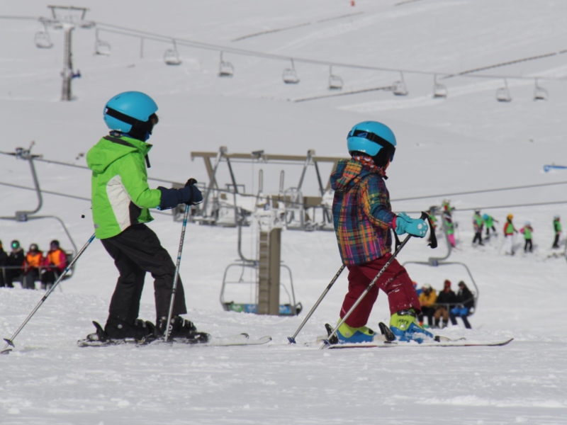5 reglas de oro para iniciar a los niños y niñas en el esquí