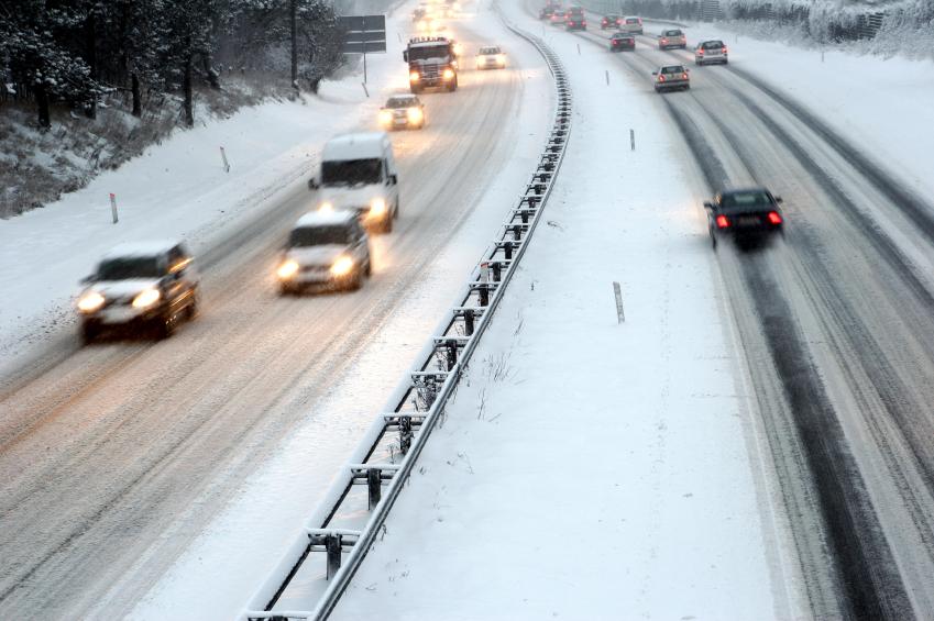 Cadenas para el coche o neumáticos de invierno: todo lo que hay que saber  para conducir con seguridad sobre nieve o hielo