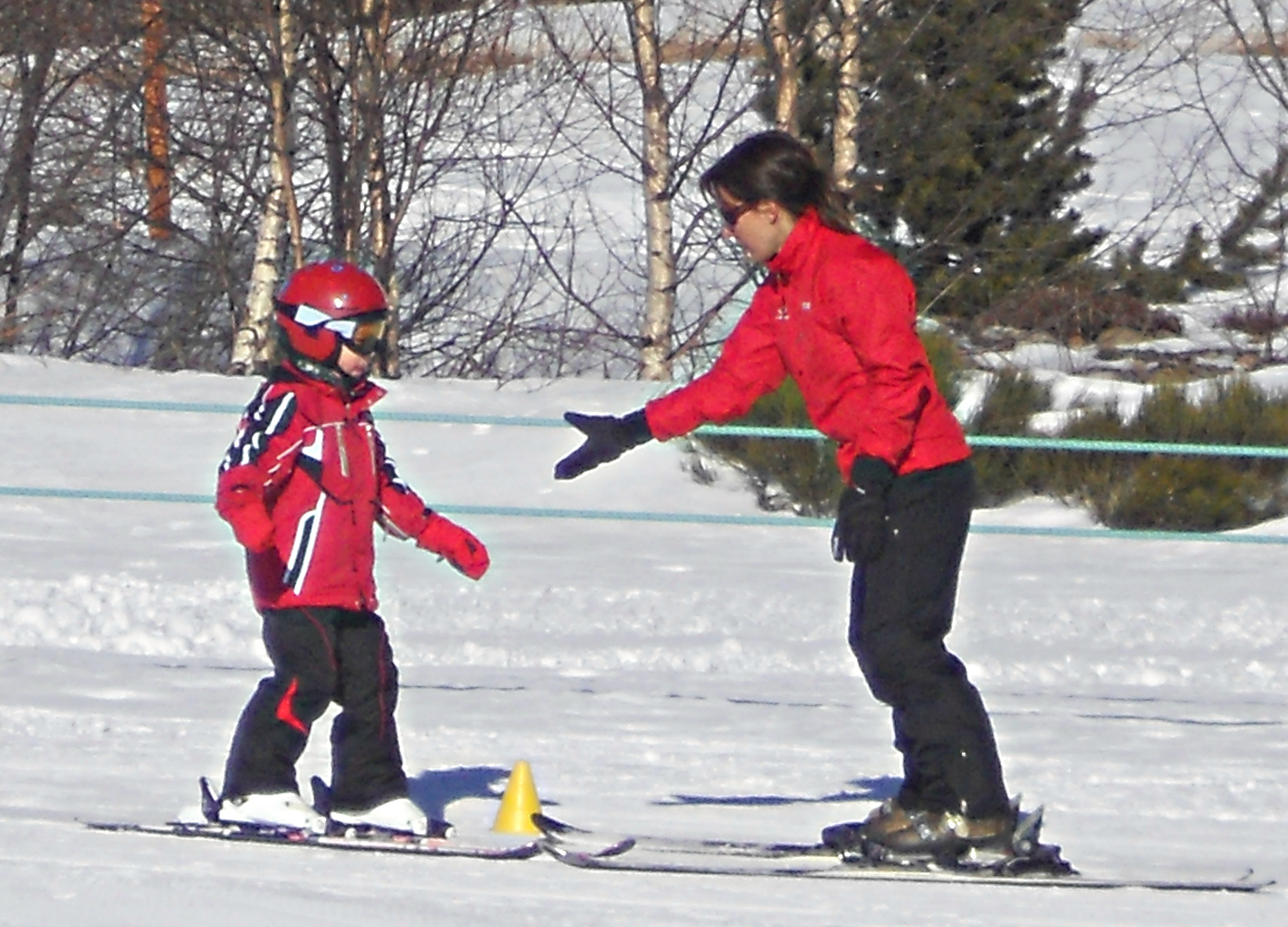 Cómo iniciar a los niños en el esquí con buen pie