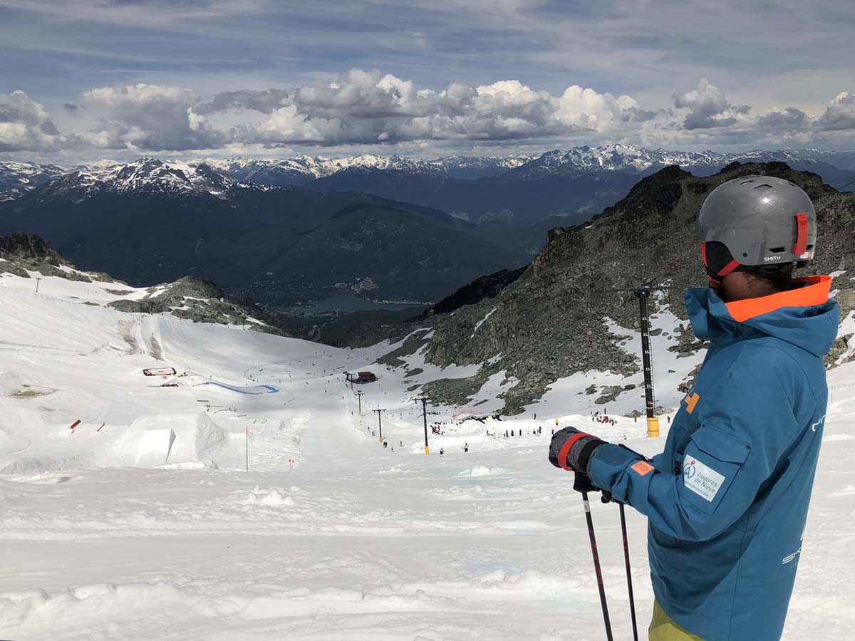 Así se vive el esquí de verano en un glaciar de Canadá